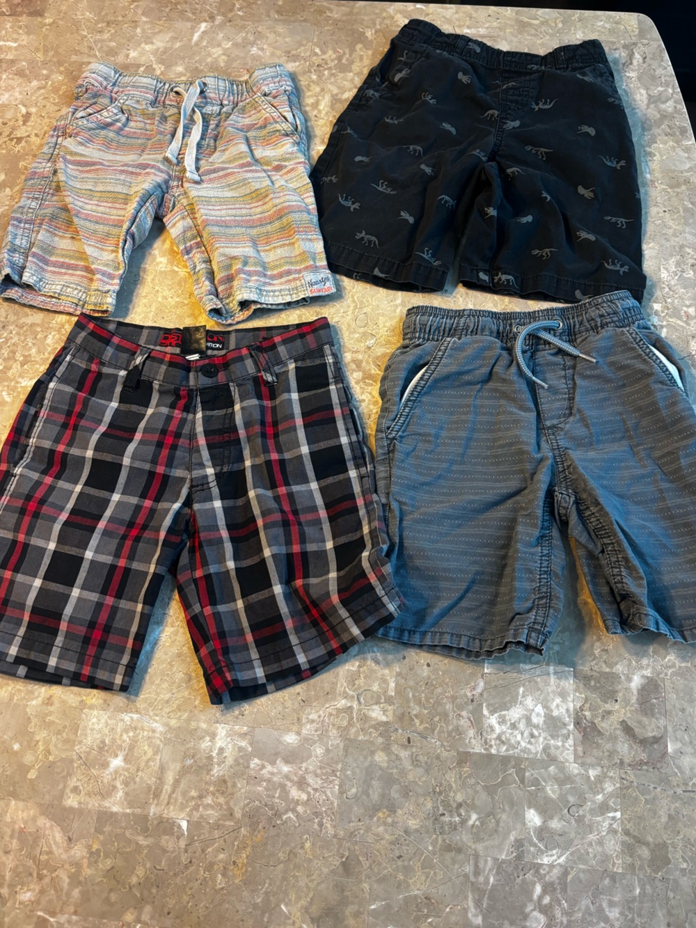 Eleven 1️⃣ 1️⃣ Pairs of Boys’ 5T Shorts 🩳